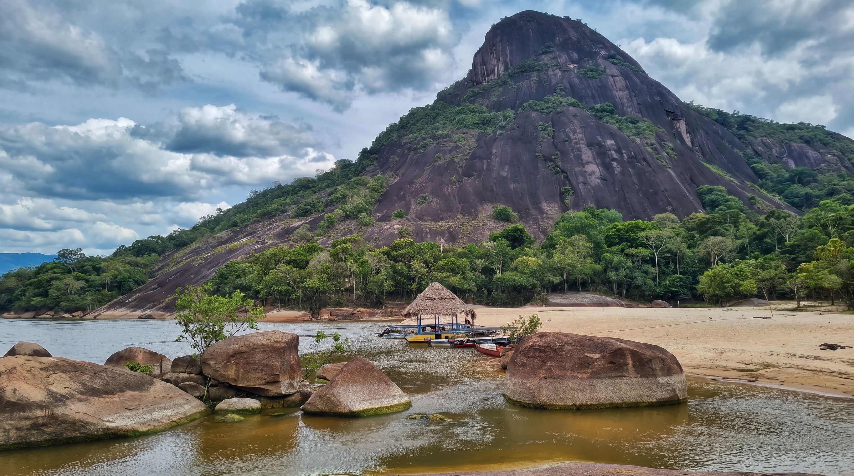 Cerro del Mavecure: Aventura y naturaleza en el corazón del Guainía colombiano