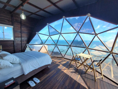 321 Surprise Beach house and Glamping