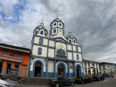 Eje Cafetero: Descubre montañas de cafetales, pueblos coloniales llenos de color y la calidez de su gente