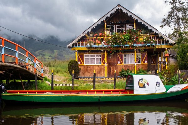 Laguna de la Cocha: Naturaleza y Leyendas Andinas