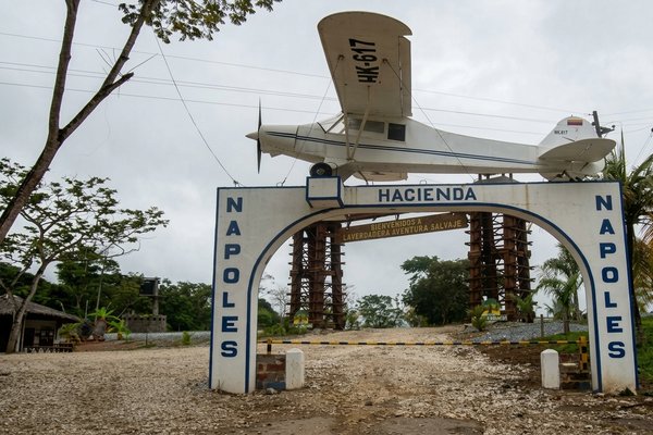 Tour Hacienda Nápoles pasaporte Safari