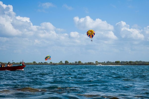 tour parasail