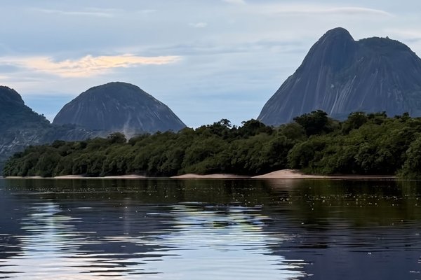 Expedición Cerros de Mavecure y Mirador Dugjin